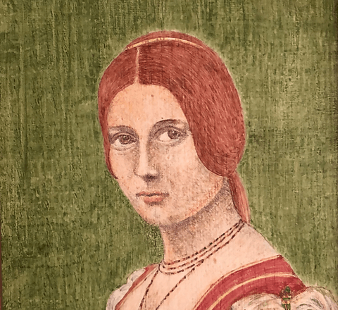 Retrato de mujer sobre fondo verde